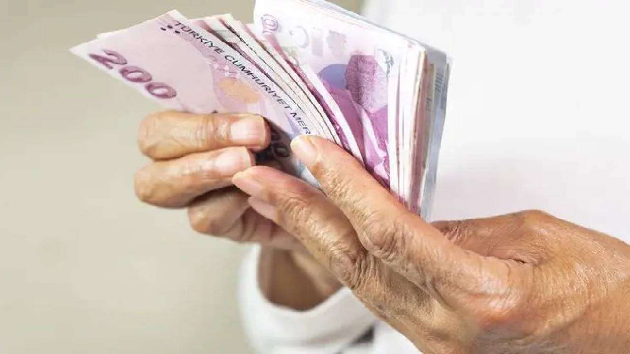 Milyonlarca emeklinin gözü kulağı ocak zammında: Özgür Erdursun canlı yayında rakam verdi! İşte SSK ve Bağ-Kur emeklisinin Ocak maaş zammı! 8